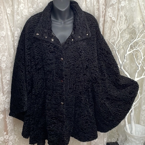 Deep Black Persian Cape Coat. Like Brand New 💕 - Picture 7 of 12